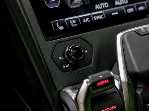 Used 2023 Lamborghini Urus Performante AWD/4WD image 36