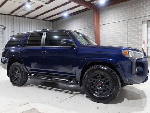 Used 2022 Toyota 4Runner SR5 Premium w/ Moonroof Package RWD image 7