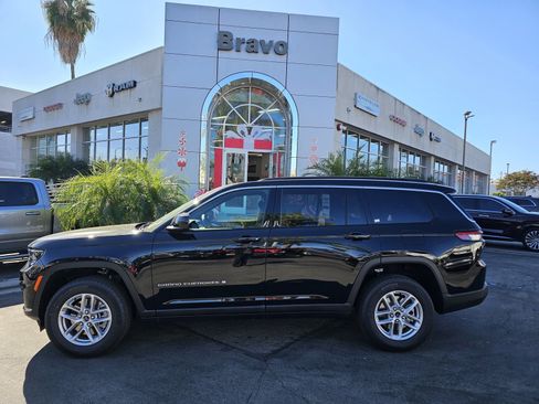 New 2025 Jeep Grand Cherokee L Laredo image 4