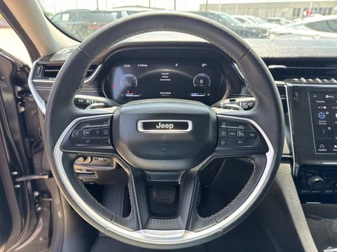 Used 2024 Jeep Grand Cherokee Laredo RWD image 21