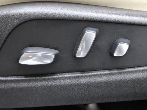 Used 2019 Cadillac XT5 Luxury FWD image 21