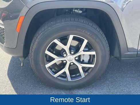Certified 2025 Jeep Grand Cherokee Limited AWD/4WD image 12