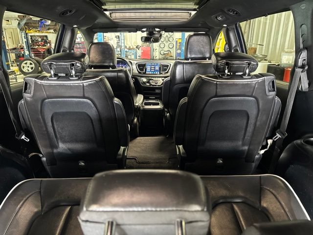 Used 2019 Chrysler Pacifica Limited w/ Advanced Safetytec Group FWD image 12