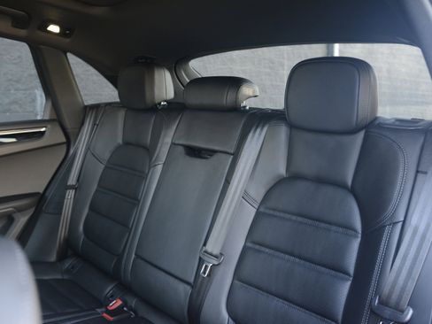 Certified 2026 Porsche Macan image 34