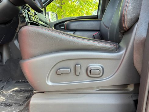 Used 2021 Nissan Titan PRO-4X w/ Pro-4x Convenience Package AWD/4WD image 14