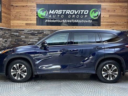 Used 2020 Toyota Highlander XLE AWD/4WD image 18