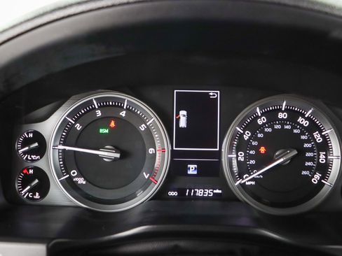 Used 2019 Toyota Land Cruiser image 16