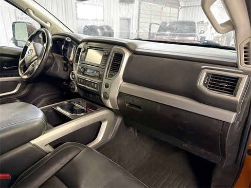 Used 2019 Nissan Titan XD image 12