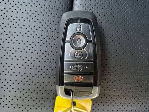 Used 2025 Ford F150 Lariat AWD/4WD image 30