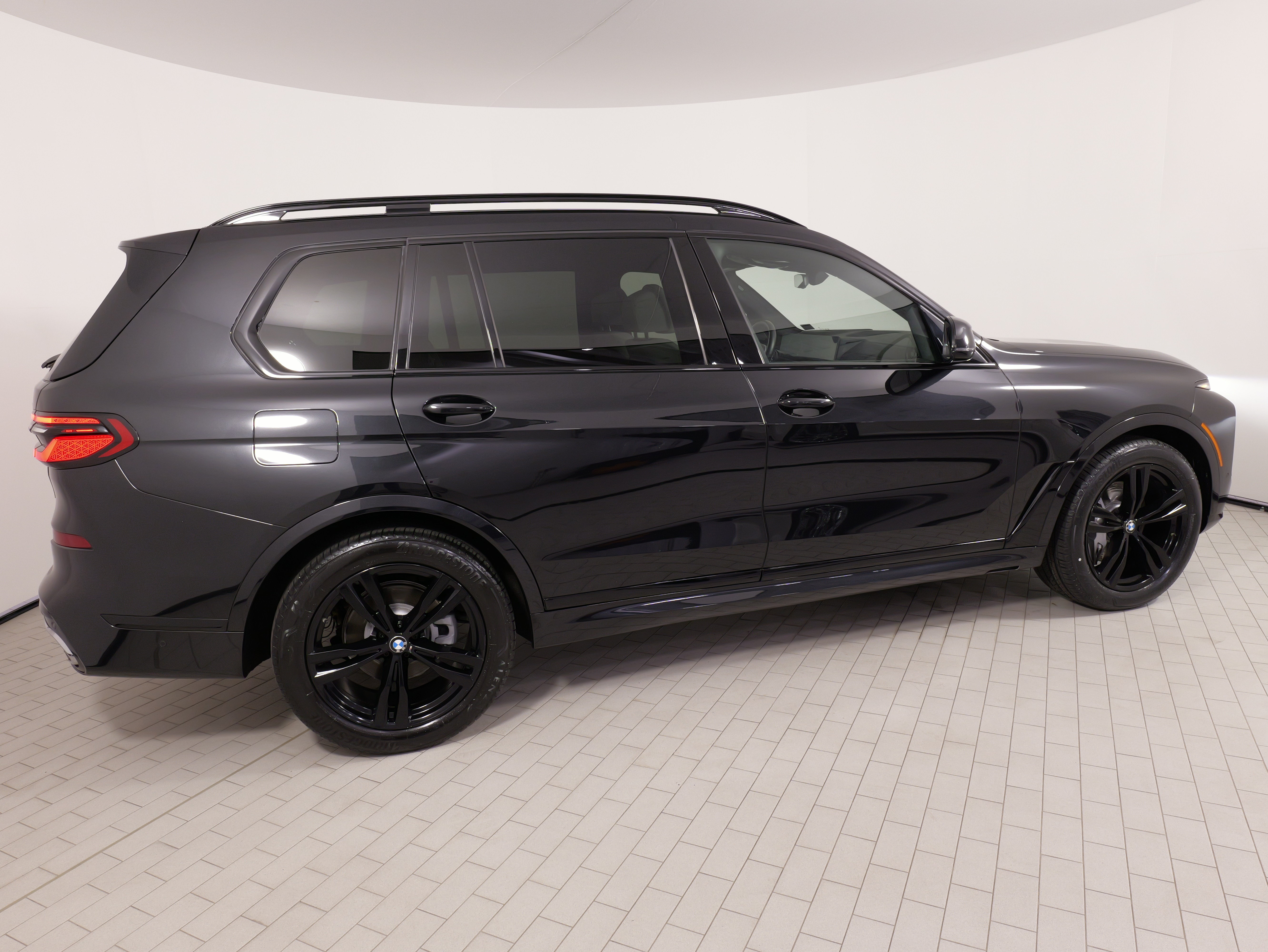 Used 2024 BMW X7 xDrive40i w/ M Sport Package AWD/4WD image 10