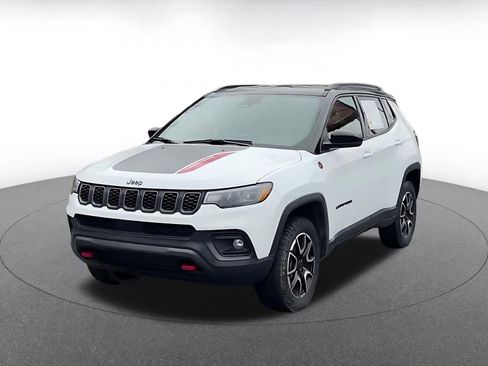 Used 2025 Jeep Compass Trailhawk image 7