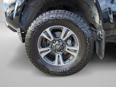 Certified 2017 Toyota Tacoma TRD Sport image 21
