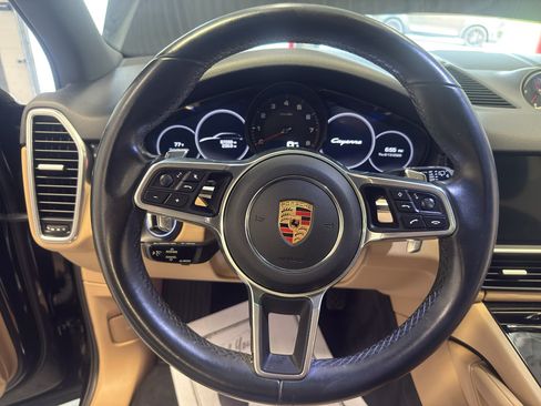 Used 2019 Porsche Cayenne AWD/4WD image 18