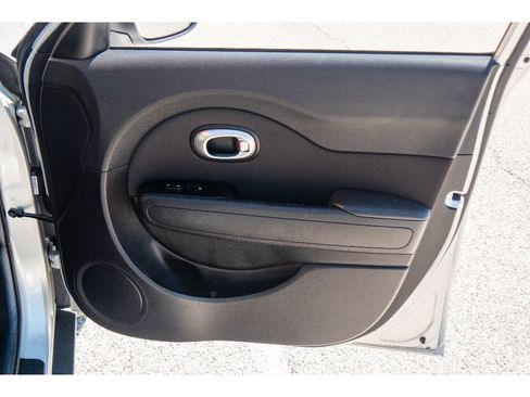 Used 2015 Kia Soul + FWD image 15