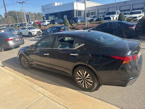 Used 2024 Nissan Altima 2.5 SV image 19