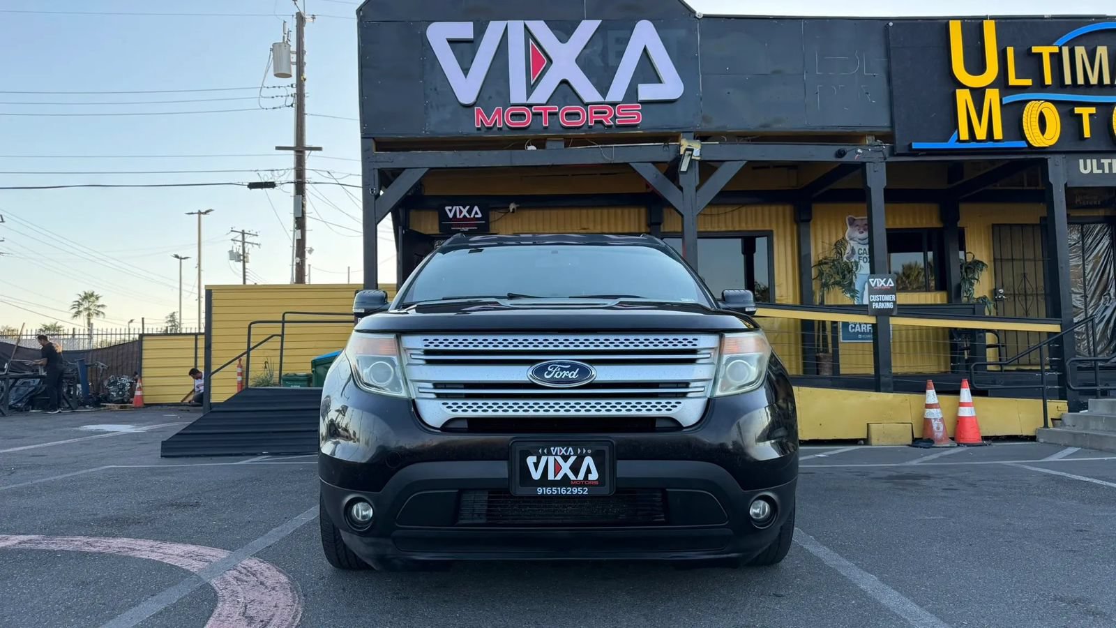 Used 2014 Ford Explorer XLT w/ Equipment Group 201A FWD image 2