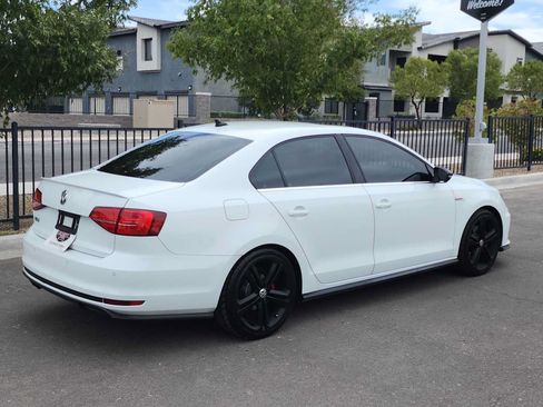 Used 2017 Volkswagen Jetta GLI FWD image 8