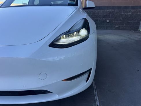 Used 2022 Tesla Model Y Performance image 11