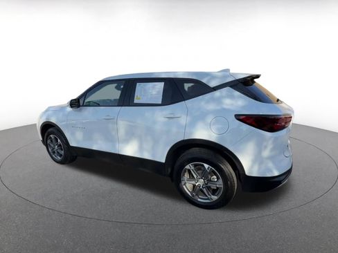 Used 2025 Chevrolet Blazer LT FWD image 9