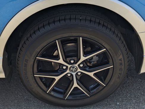 Used 2016 Toyota RAV4 SE w/ Advanced Technology Package image 7