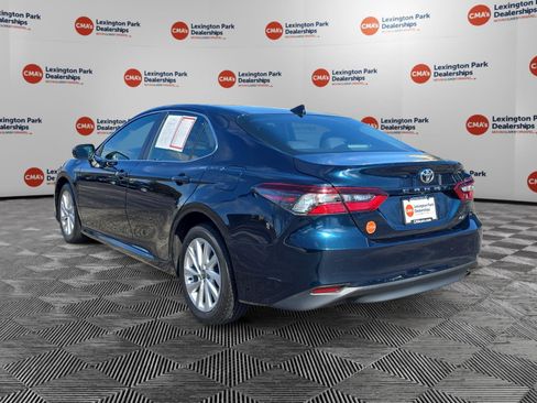 Used 2021 Toyota Camry LE w/ Convenience Package image 5