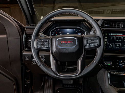 Used 2025 GMC Sierra 2500 AT4 w/ AT4 Premium Plus Package image 18