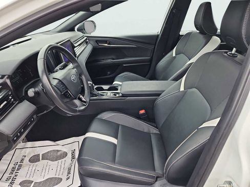 Used 2025 Toyota Camry SE image 30