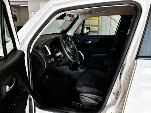 Used 2020 Jeep Renegade Latitude image 16