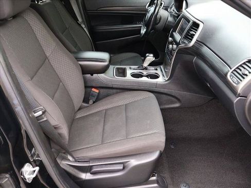 Used 2021 Jeep Grand Cherokee Laredo AWD/4WD image 26