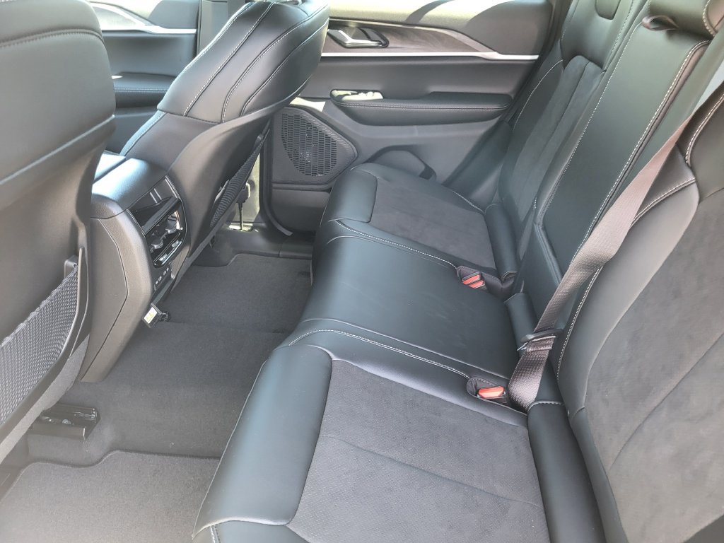 New 2026 Jeep Grand Cherokee Altitude AWD/4WD image 29