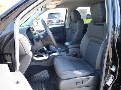 Certified 2025 Nissan Frontier SV w/ SV Convenience Package RWD image 8