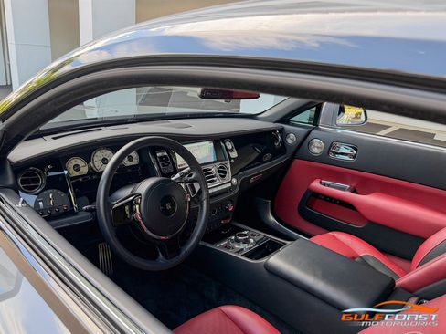 Used 2018 Rolls-Royce Wraith image 2