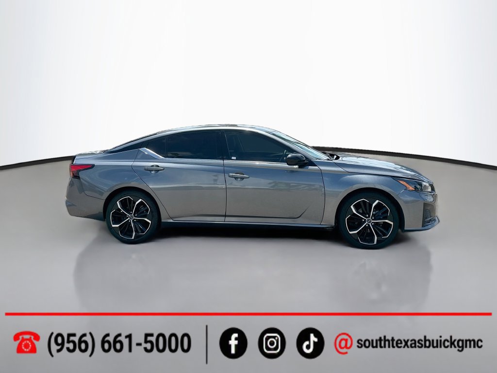Used 2023 Nissan Altima 2.5 SR FWD image 9
