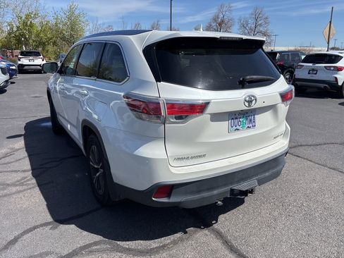 Used 2016 Toyota Highlander XLE image 5