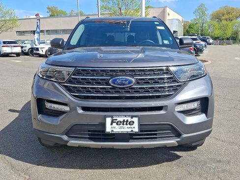 Used 2023 Ford Explorer XLT w/ Equipment Group 202A AWD/4WD image 2