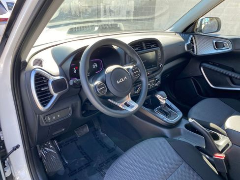 Used 2025 Kia Soul LX w/ LX Technology Package image 32