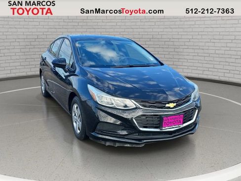 Used 2018 Chevrolet Cruze LS image 3