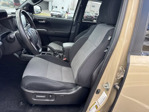 Used 2020 Toyota Tacoma TRD Off-Road image 16