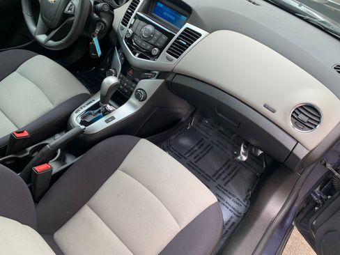 Used 2014 Chevrolet Cruze LS FWD image 30