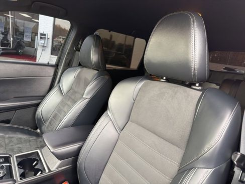 Used 2024 Mitsubishi Outlander SE Black Edition image 8