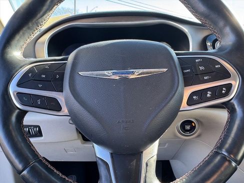 Used 2018 Chrysler Pacifica Touring-L Plus w/ Advanced Safetytec Group image 17