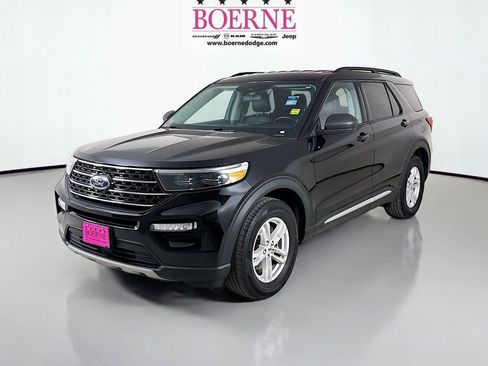 Used 2023 Ford Explorer XLT w/ Equipment Group 202A image 3