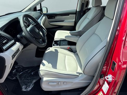 New 2026 Honda Odyssey Touring image 11