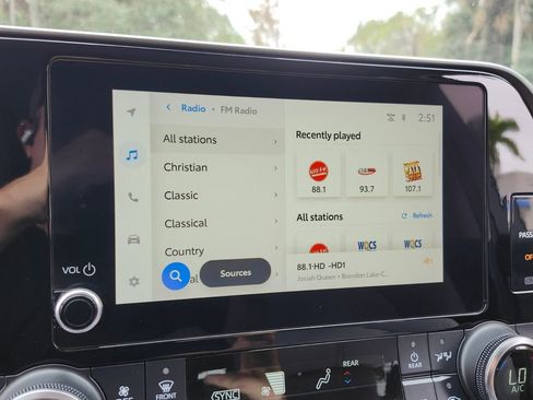 Used 2023 Toyota Highlander L image 22