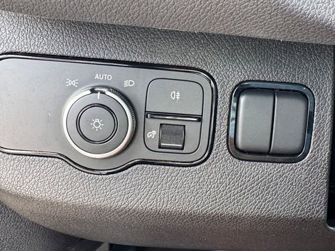 Used 2024 Mercedes-Benz Sprinter 2500 w/ Acoustic Package image 31