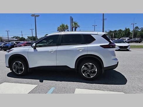 Used 2024 Nissan Rogue SV w/ SV Premium Package FWD image 28