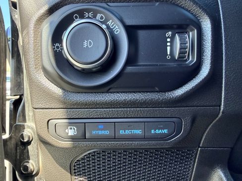Used 2024 Jeep Wrangler Unlimited AWD/4WD image 19
