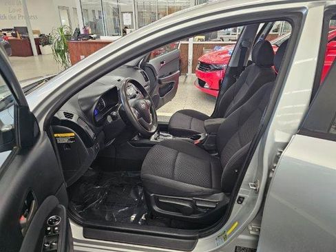 Used 2012 Hyundai Elantra w/ Preferred Pkg FWD image 8