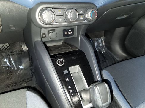 Used 2025 Nissan Versa SV FWD image 21