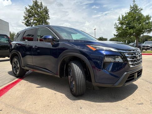 Used 2025 Nissan Rogue SV FWD image 4